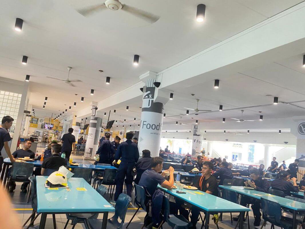 Super crowded canteen with low rent 