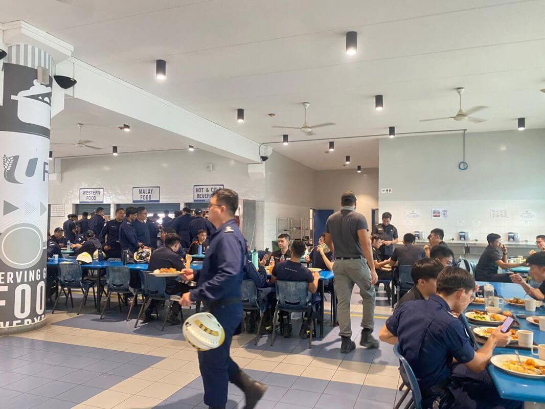 Super crowded canteen with low rent 