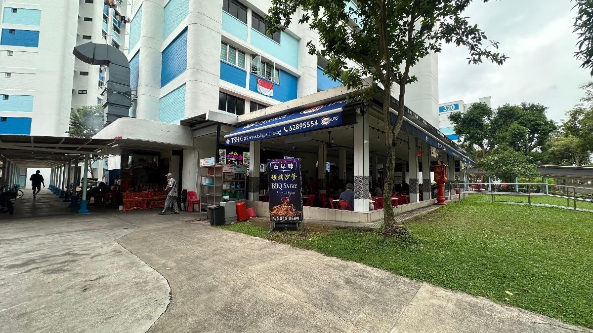 Prime location half food stall for takeover