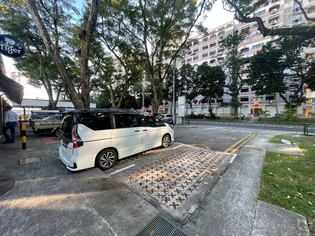 Good Location! Looking for Halal Food! Call 90900770