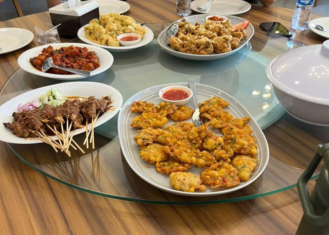 katong shopping basement food/cafe shop